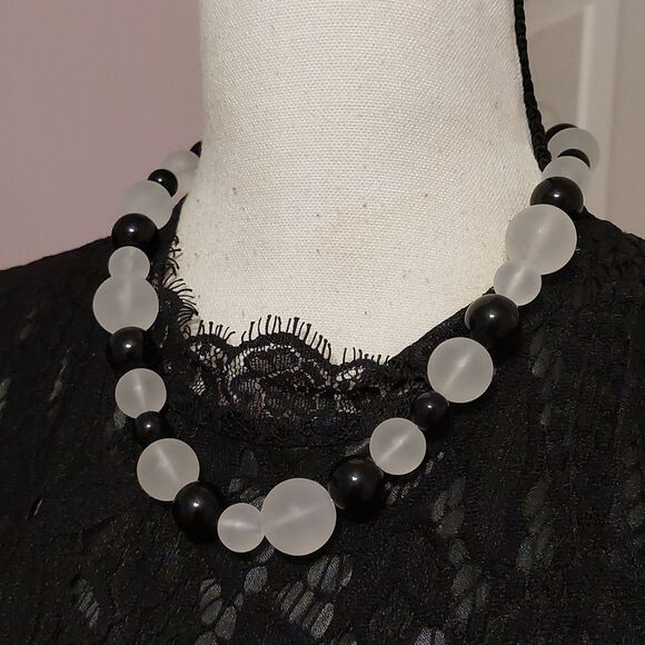 Vintage Black and Cloudy White Orbs Necklace with Hidden Twist Cap Screw Barrel - Picture 3 of 6